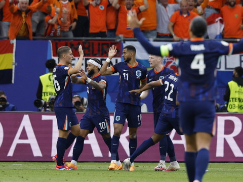 Les Pays-Bas s'imposent face à de valeureux Polonais