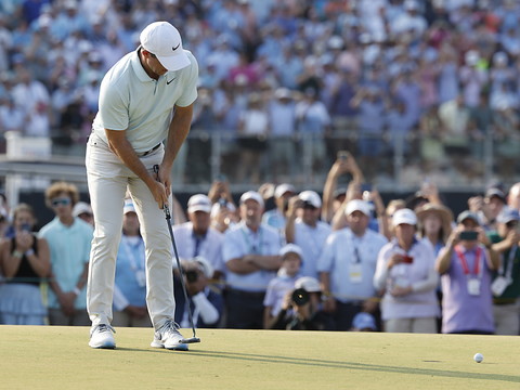 DeChambeau triomphe, McIlroy craque