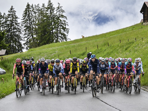 Neve Bradbury remporte la 3e étape après 105 km d'échappée