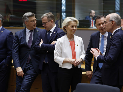 Les 27 débattent des postes clés de l'UE, von der Leyen bien partie