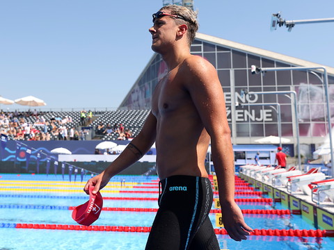 Malade, Ponti renonce aux demi-finales