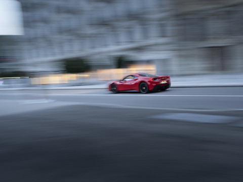 Ferrari entre dans l'ère électrique