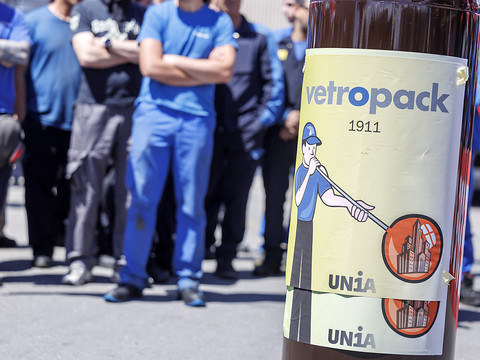 Accord sur un plan social pour la verrerie Vetropack à St-Prex (VD)