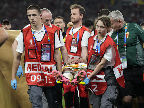 Fracture du visage pour Barnabas Varga, qui est hors de danger