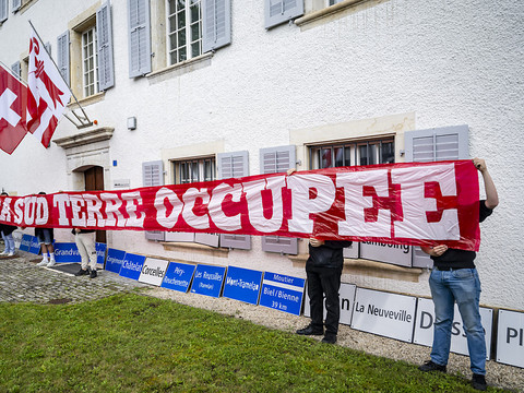Le Jura restitue les panneaux déposés par le groupe Bélier