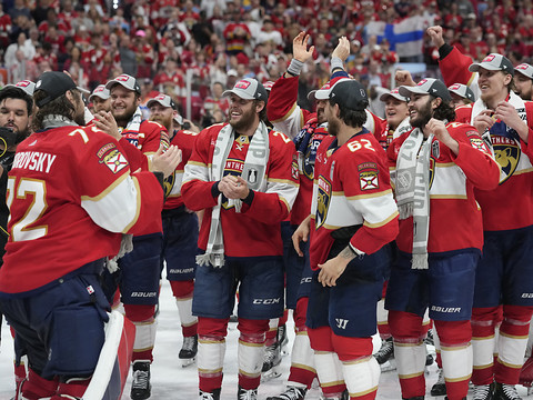 Les Panthers s'imposent 2-1 face aux Oilers dans l'acte VII
