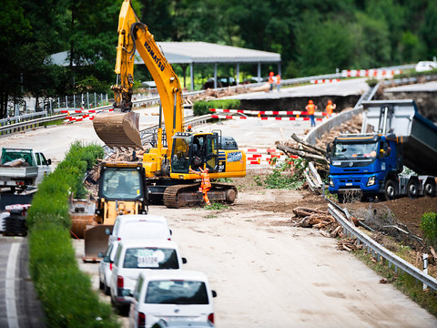 Rösti présente les mesures prises après la fermeture de l'A13