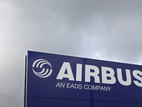 Airbus chute en Bourse après une baisse de ses prévisions