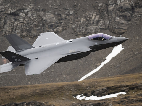 RUAG finalisera 4 avions de combat F-35A en Suisse