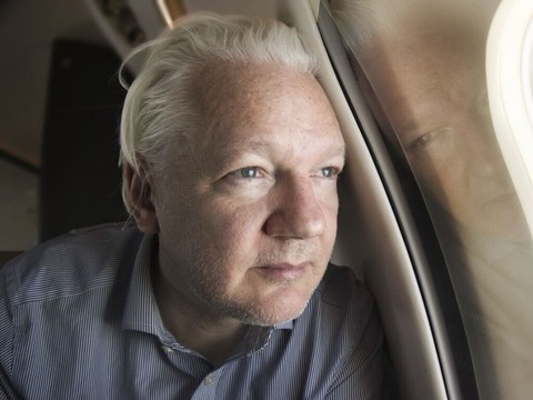 Julian Assange aux îles Mariannes pour plaider coupable