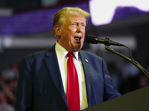 La justice américaine rend en partie à Trump sa liberté de parole