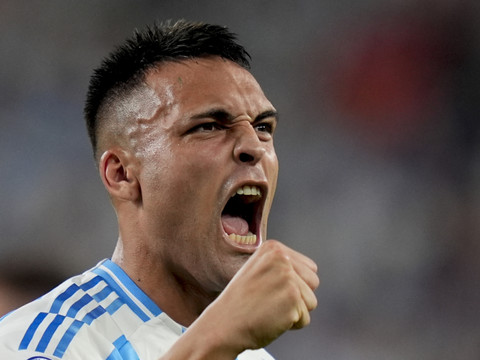 L'Argentine file en quarts en battant le Chili