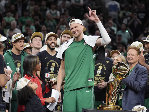 Lettonie: Porzingis opéré et forfait pour le TQO