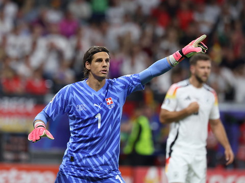 Yann Sommer au pied du mur