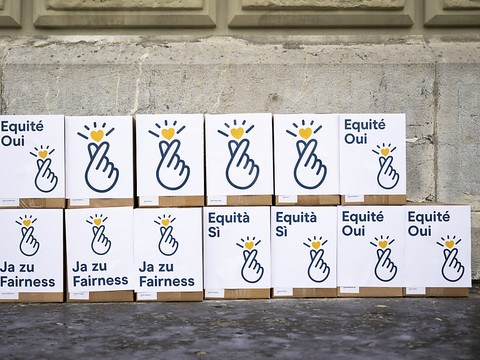 Le Conseil fédéral rejette les initiatives du Centre sur les couples mariés