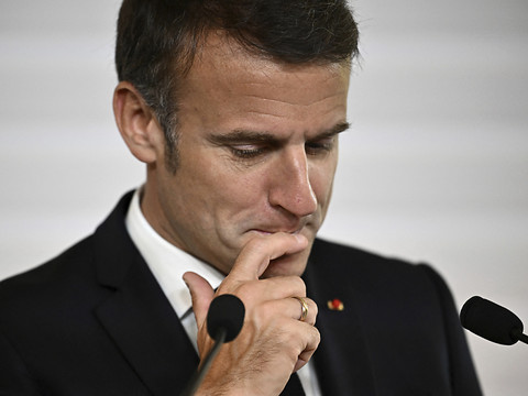 Macron dénonce l'