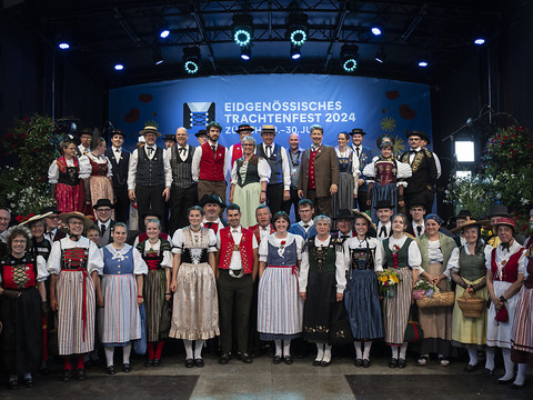 Début de la Fête fédérale des costumes traditionnels à Zurich