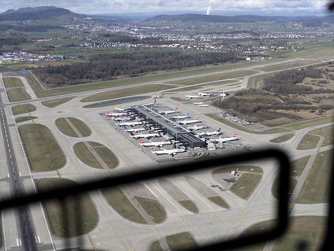Trafic fortement perturbé à Zurich-Kloten à cause d'une panne