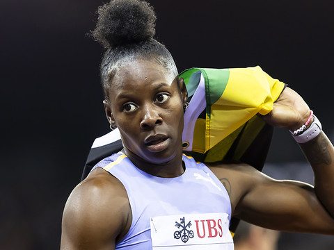 Shericka Jackson gagne le 100 m, Fraser-Pryce 3e