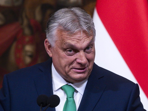 Le Hongrois Orban annonce vouloir former un nouveau groupe