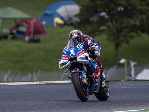 Bagnaia gagne à Assen et revient à 10 points de Martin