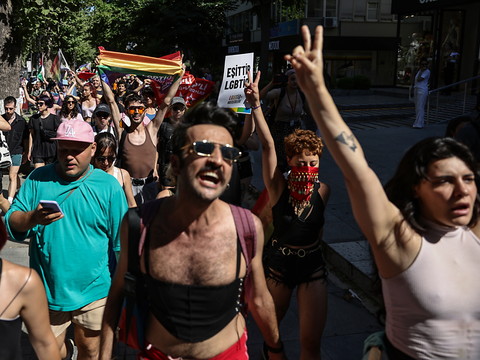 Des arrestations lors d'une marche des fiertés éclair à Istanbul