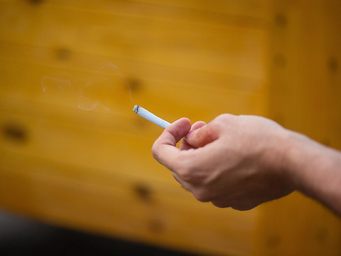 De moins en moins de fumeurs en Suisse
