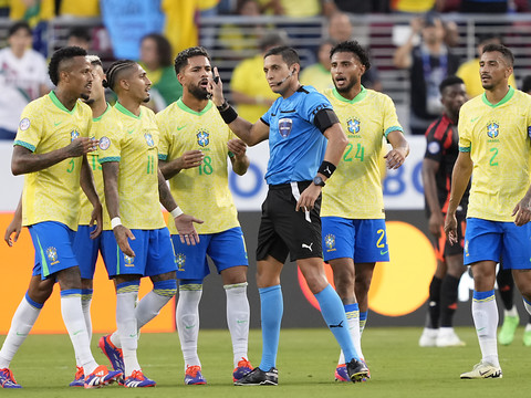 Le Brésil bute sur la Colombie et affrontera l'Uruguay en quart