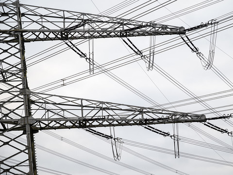 Les prix de l'électricité devraient baisser l'an prochain en Suisse