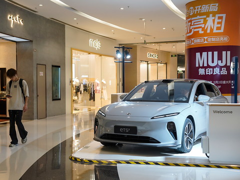 L'UE impose des surtaxes aux véhicules électriques chinois