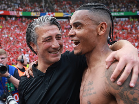 Angleterre - Suisse: les yeux dans les yeux