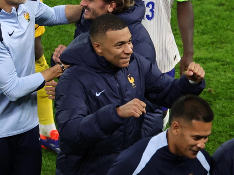 Mbappé méconnaissable, mais qualifié pour les demies avec les Bleus