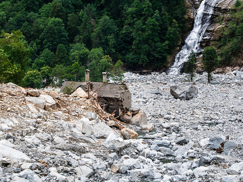 Neuf personnes évacuées du Val Bavona au Tessin