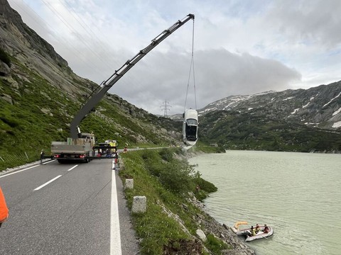 Automobiliste sauvé des eaux dans un lac de barrage bernois