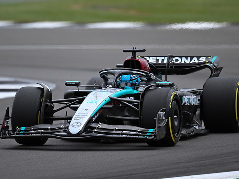 GP de Grande-Bretagne: Russell en pole devant Hamilton