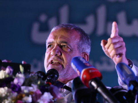 Le réformateur Pezeshkian remporte la présidentielle en Iran