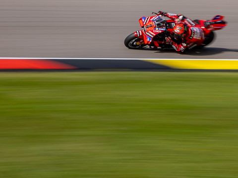 Bagnaia gagne en Allemagne et prend la tête du championnat