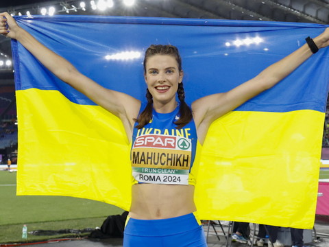 Yaroslava Mahuchikh bat le record de la hauteur
