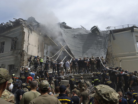 Des frappes russes massives font des dizaines de morts en Ukraine
