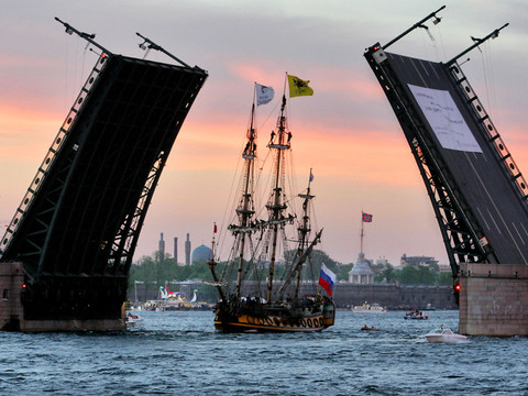 Le navire russe Shtandart interdit de Fêtes maritimes de Brest