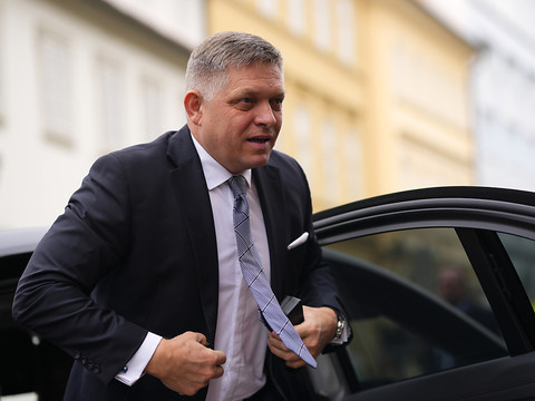 Le Premier ministre reprend le travail, deux mois après un attentat