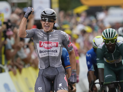 Philipsen gagne la 10e étape, Pogacar reste en jaune