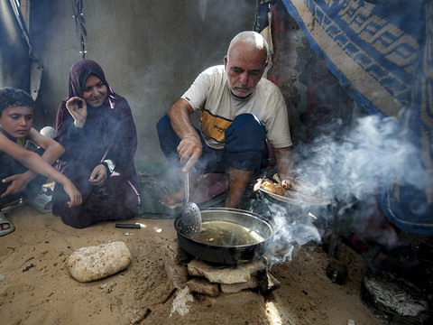 Des milliers de Palestiniens fuient les intenses combats à Gaza