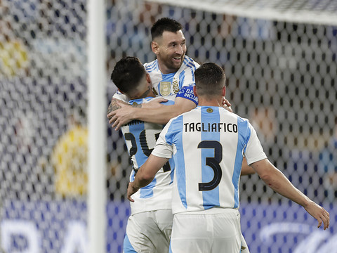 Messi, buteur, emmène l'Argentine en finale