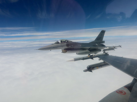 Taïwan détecte 66 avions militaires chinois autour de l'île