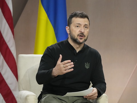 Zelensky demande à l'Otan de lever les restrictions aux frappes