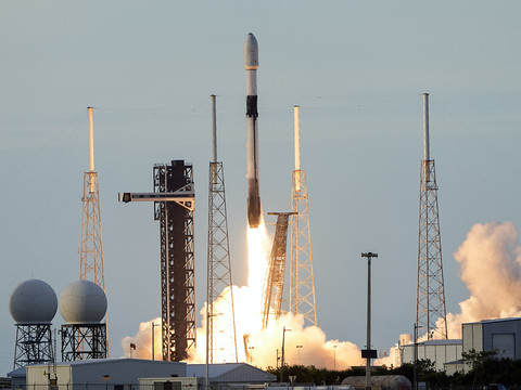 Les fusées Falcon 9 de SpaceX clouées au sol après un échec