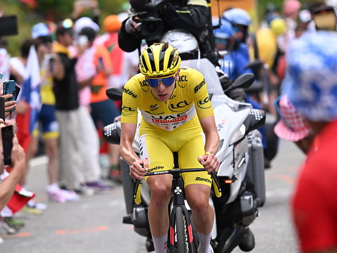 Tour de France: Tadej Pogacar gagne aussi la 15e étape