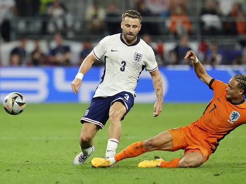 Une Espagne sans surprise; Shaw remplace Trippier