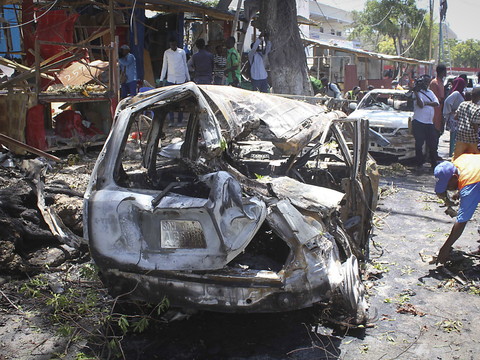 Au moins 9 morts dans l'explosion dans un café bondé à Mogadiscio